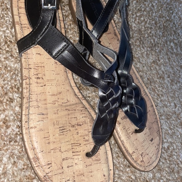 Size 9.5 - Picture 4 of 6